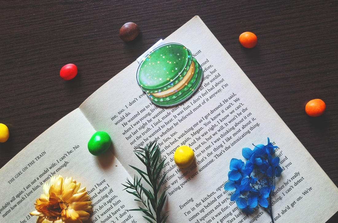 Semn de Carte cu Magnet Macaron Verde � Finisaj Holografic cu Sclipici - cărți și creații cu tematică muzicală, cadouri - semn de carte - Artynos.ro