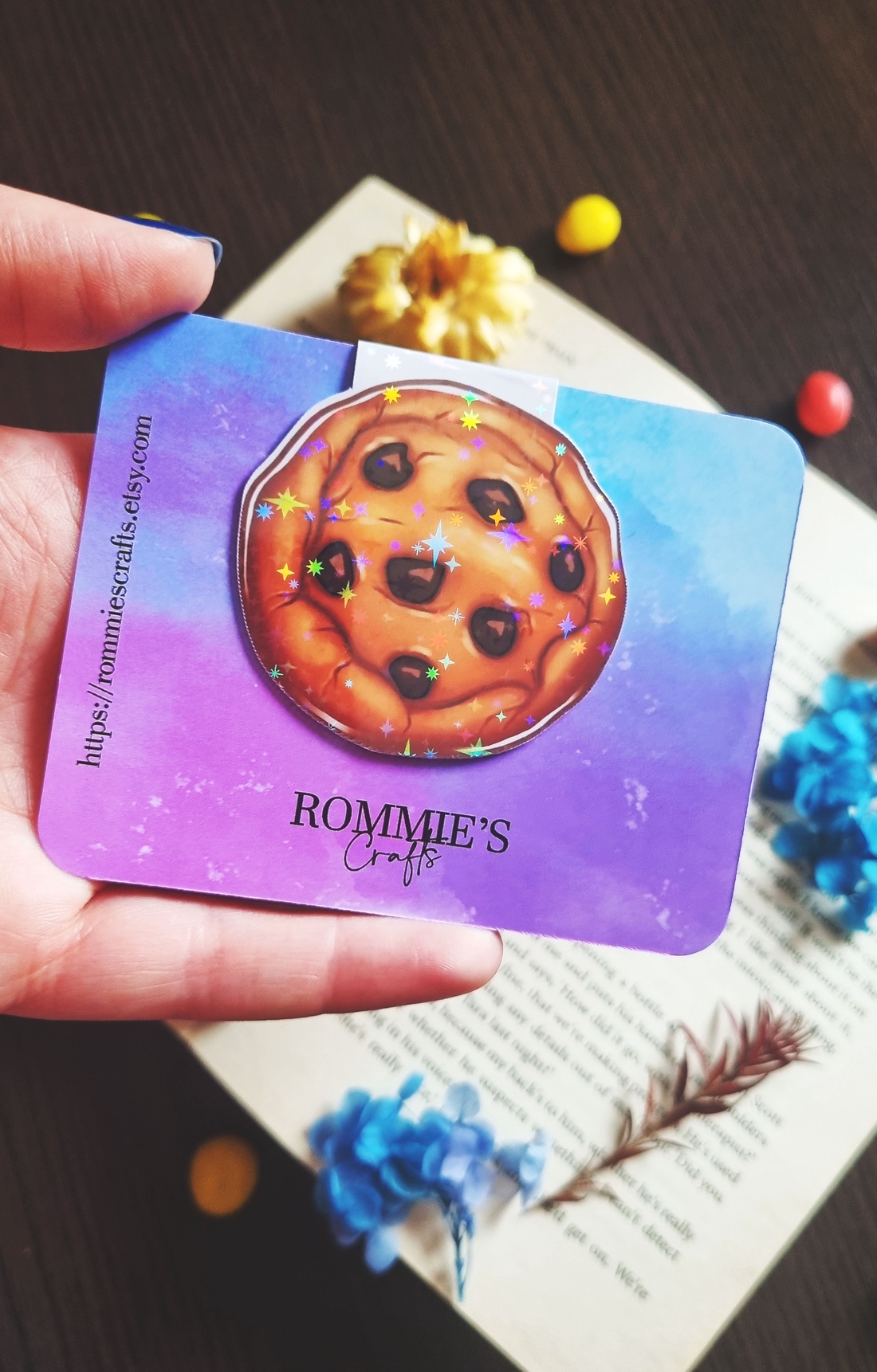 Semn de carte cu magnet Chocolate Cookie � Finisaj Holografic cu Sclipici - cărți și creații cu tematică muzicală, cadouri - semn de carte - Artynos.ro
