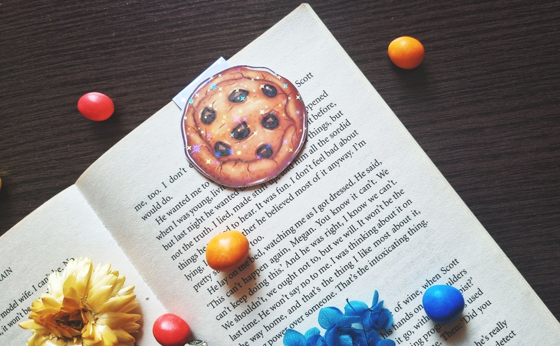 Semn de carte cu magnet Chocolate Cookie � Finisaj Holografic cu Sclipici - cărți și creații cu tematică muzicală, cadouri - semn de carte - Artynos.ro