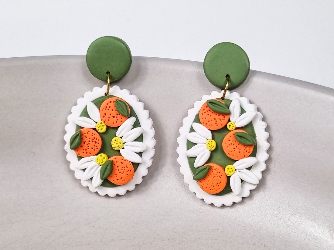 Cercei Citrus cu Flori de Portocal � Bijuterii handmade din lut polimeric, inspirație din natură - bijuterii - cercei - cercei lungi - Artynos.ro