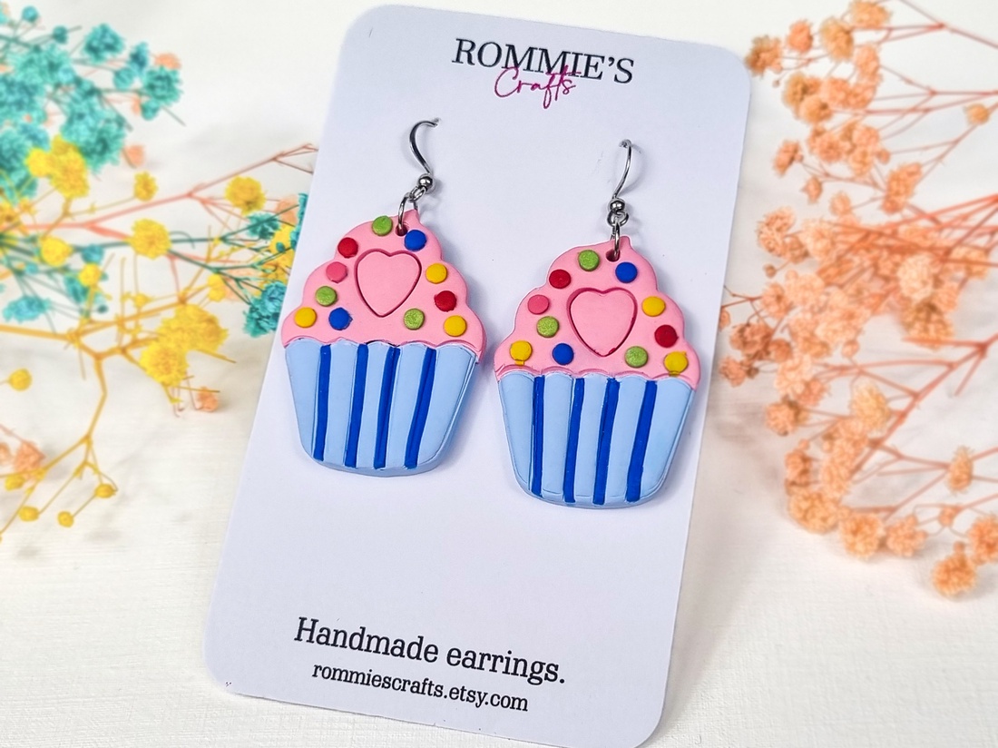 Cercei Cupcake � Bijuterii handmade din lut polimeric, inspirație desert - bijuterii - cercei - cercei lungi - Artynos.ro
