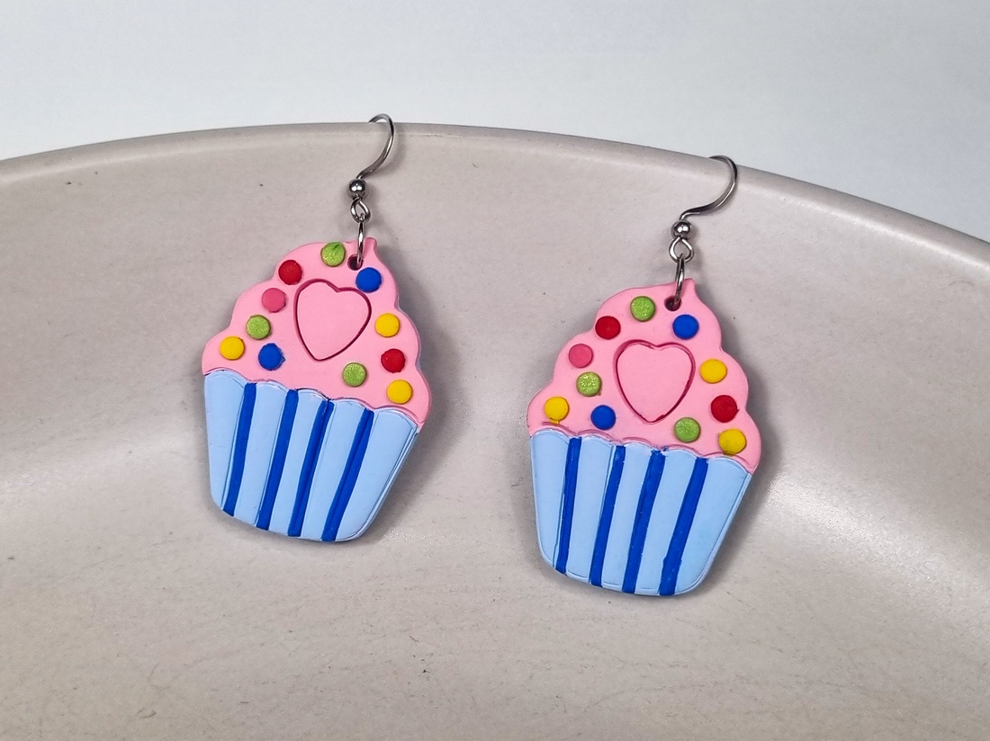 Cercei Cupcake � Bijuterii handmade din lut polimeric, inspirație desert - bijuterii - cercei - cercei lungi - Artynos.ro