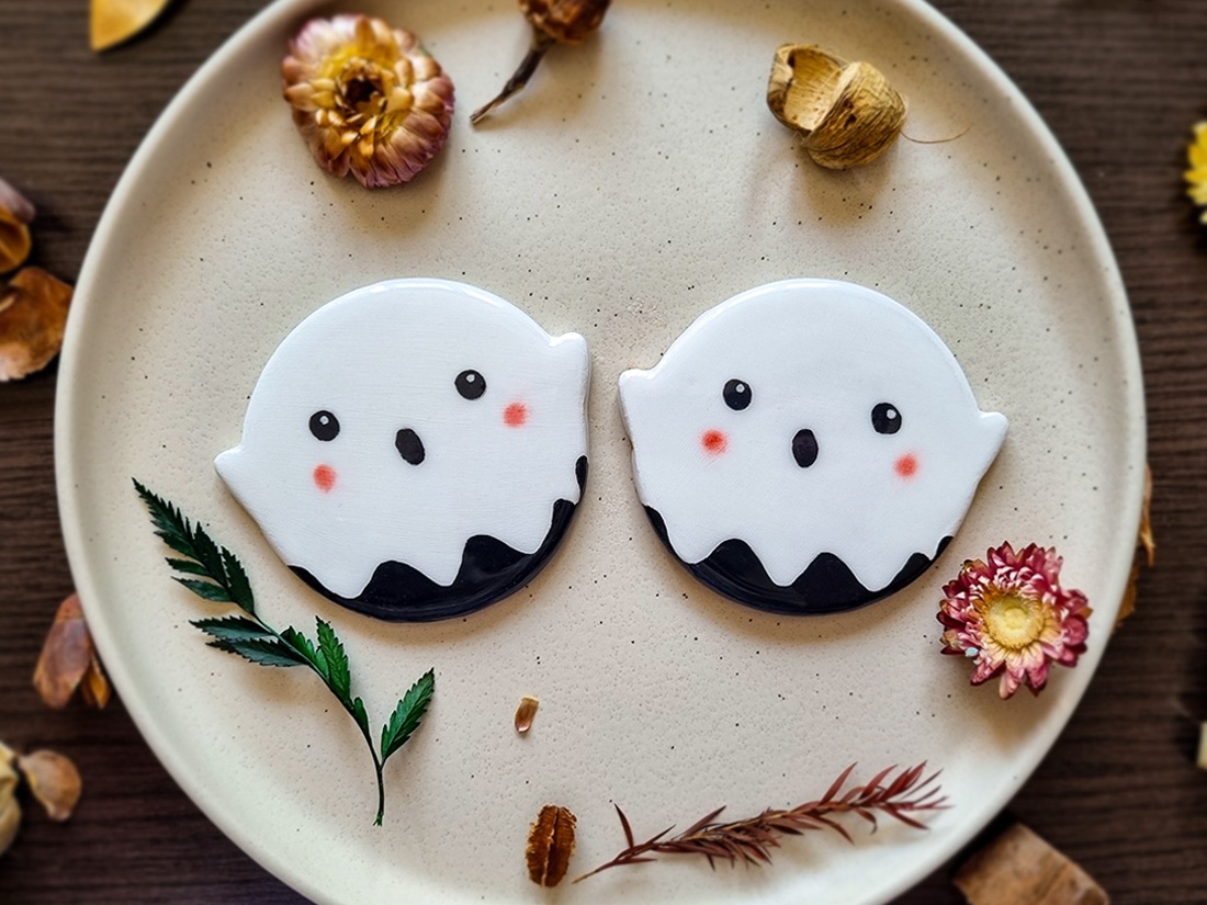 Suport pahare fantoma cute 1 bucata, handmade din lut si pictat manual - casă & stil de viață - decorațiuni de casă - halloween - tot ce ai nevoie de o petrecere! - ornamente de halloween - Artynos.ro