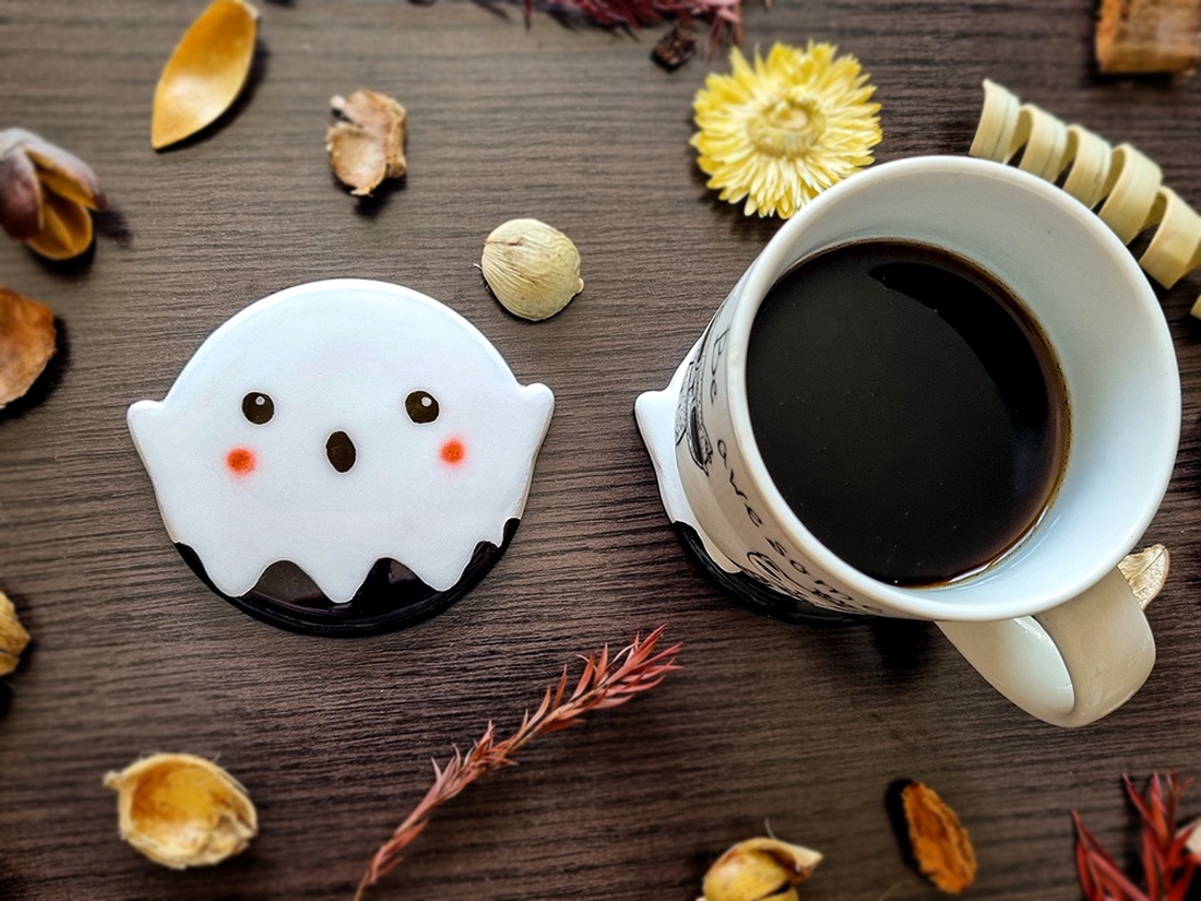 Suport pahare fantoma cute 1 bucata, handmade din lut si pictat manual - casă & stil de viață - decorațiuni de casă - halloween - tot ce ai nevoie de o petrecere! - ornamente de halloween - Artynos.ro