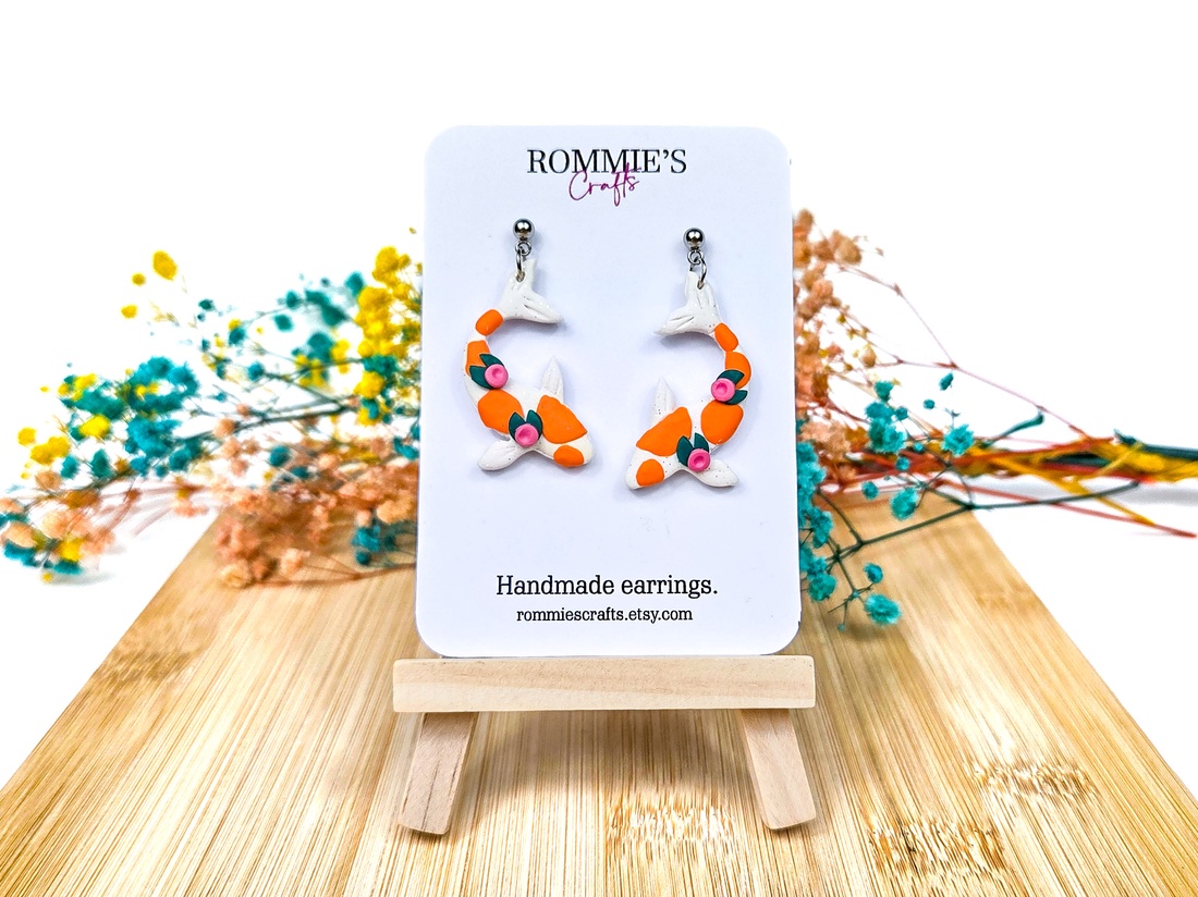 Cercei pesti koi handmade din lut polimeric, inspirati din cultura japoneza - bijuterii - cercei - cercei lungi - Artynos.ro