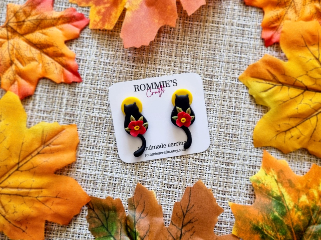 Cercei pisica si luna handmade din lut polimeric - bijuterii - cercei - cercei cu figurine - Artynos.ro