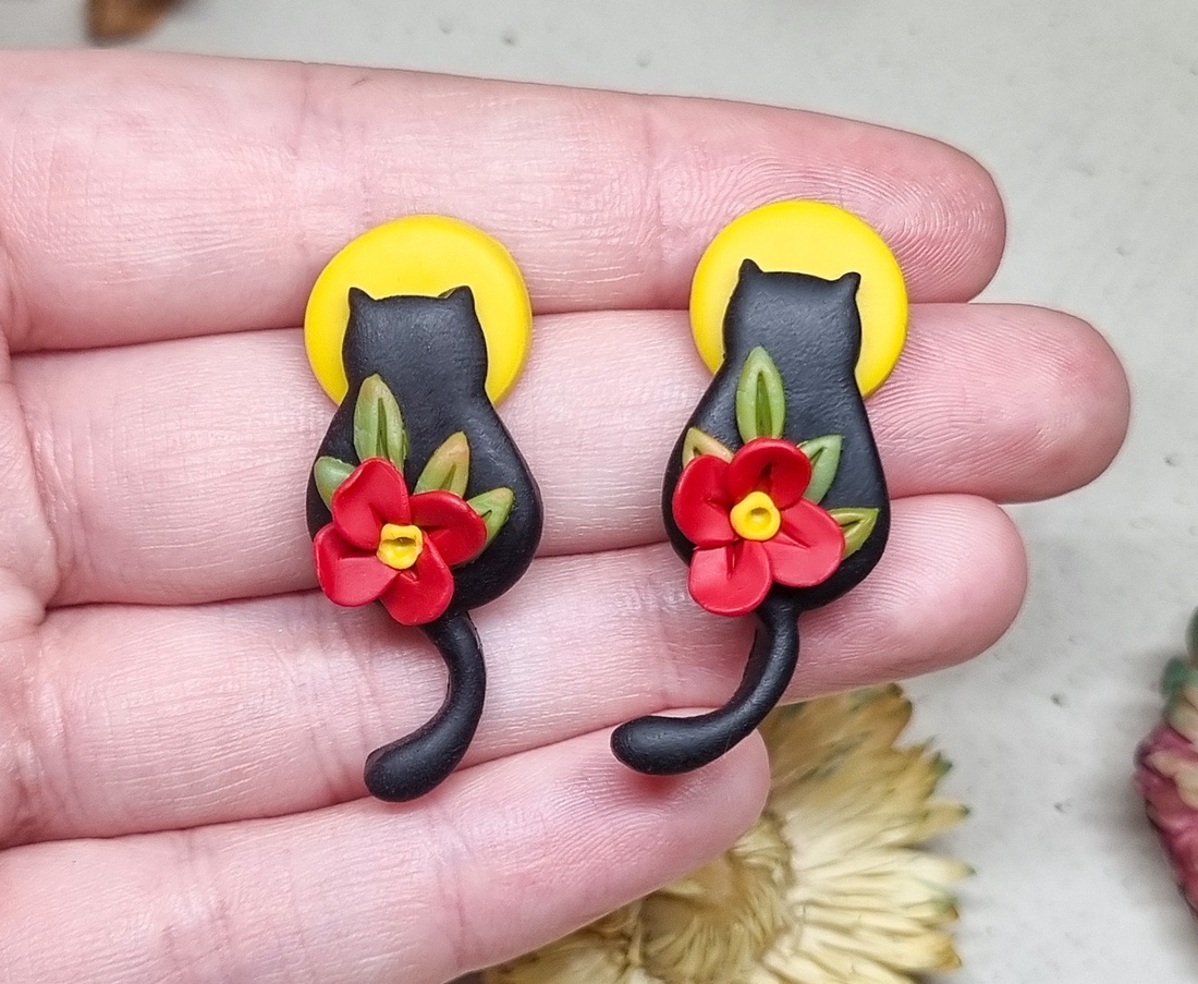 Cercei pisica si luna handmade din lut polimeric - bijuterii - cercei - cercei cu figurine - Artynos.ro