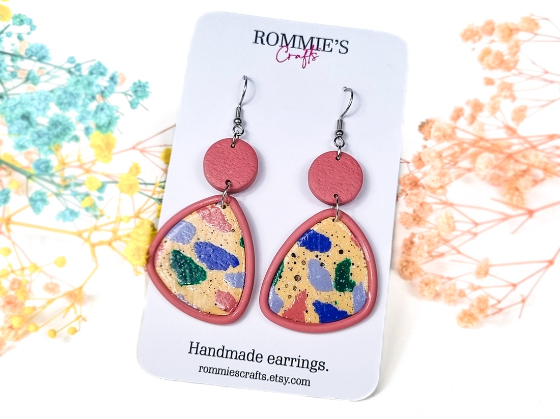 Cercei terrazzo handmade din lut polimeric, colorati, moderni - bijuterii - cercei - cercei lungi - Artynos.ro