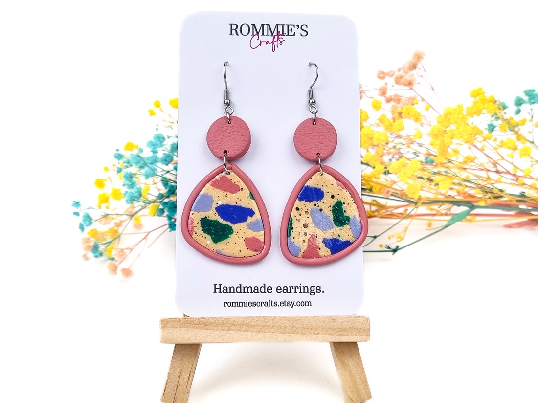 Cercei terrazzo handmade din lut polimeric, colorati, moderni - bijuterii - cercei - cercei lungi - Artynos.ro