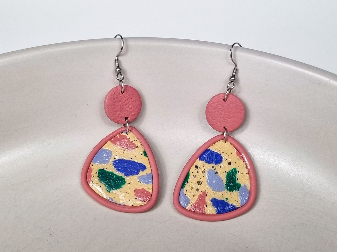 Cercei terrazzo handmade din lut polimeric, colorati, moderni - bijuterii - cercei - cercei lungi - Artynos.ro