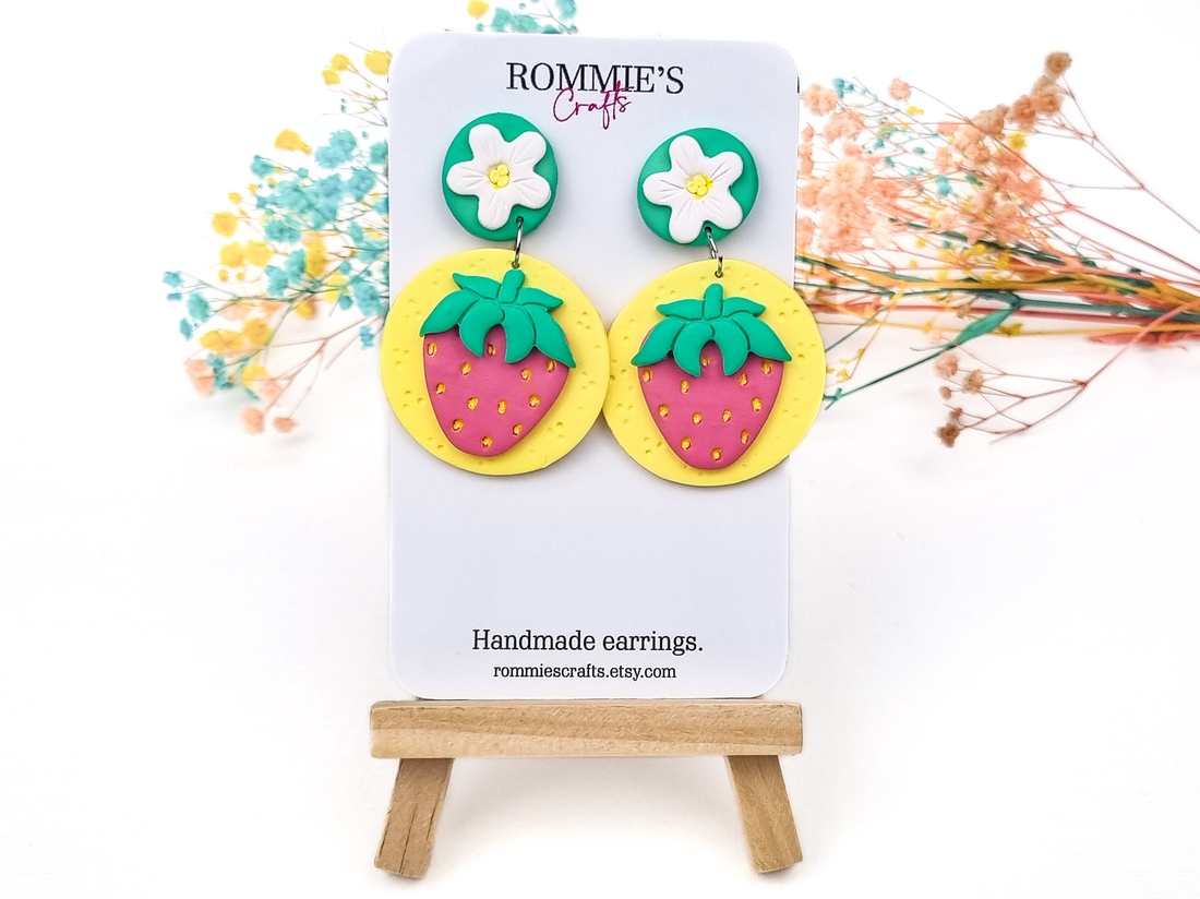 Cercei Căpșuni � Bijuterii handmade din lut polimeric, inspirație de vară - bijuterii - cercei - cercei lungi - Artynos.ro