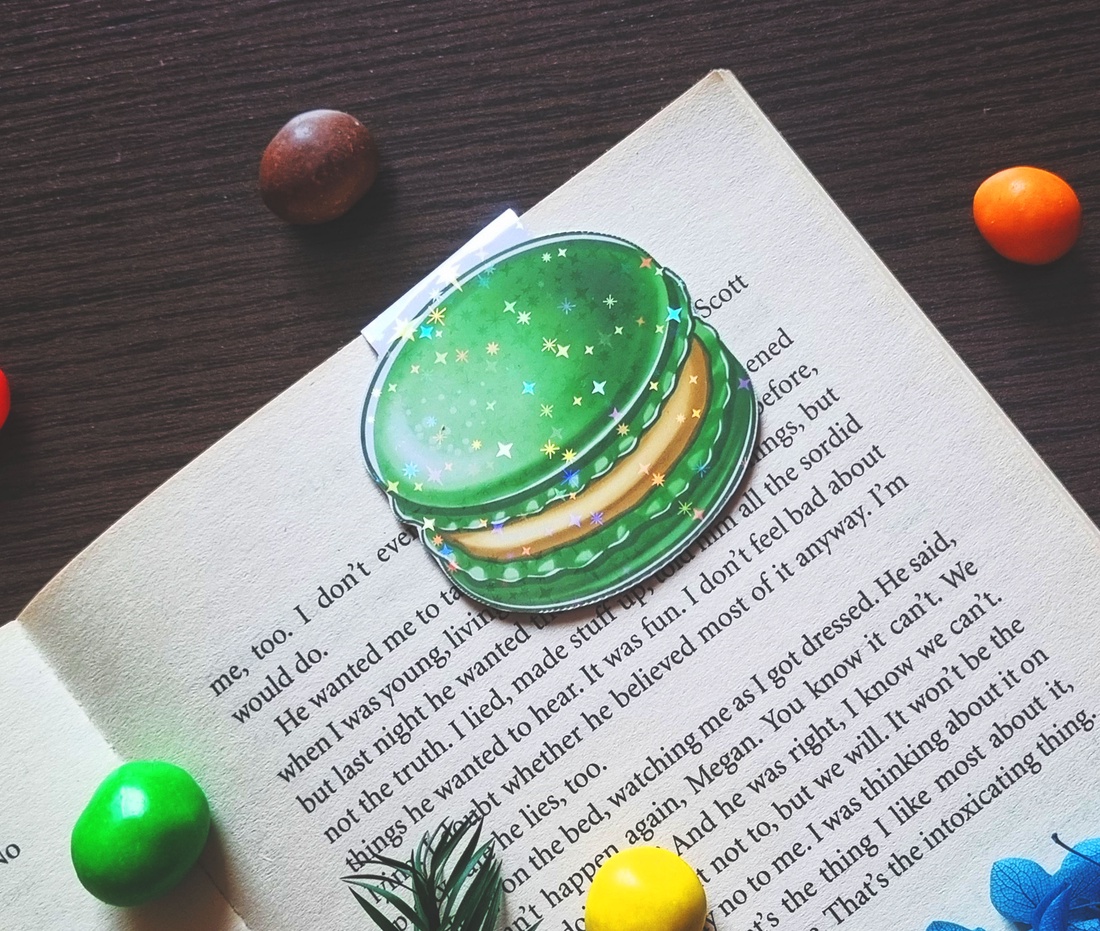 Semn de carte magnetic cu macarons, handmade - laminat cu efect holo - cadou dragut pentru iubitorii de carti  - cărți și creații cu tematică muzicală, cadouri - semn de carte - Artynos.ro