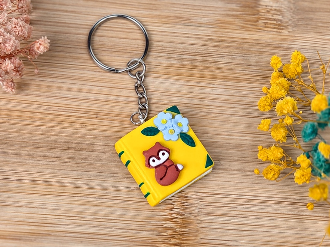 Breloc carte cu vulpe handmade din lut polimeric, accesoriu cute - genți și portofele - accesorii genți - breloc - Artynos.ro