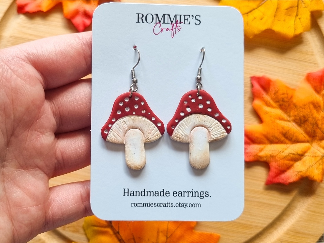 Cercei toamna ciupercute rosii, handmade din lut polimeric, stil cottagecore - bijuterii - cercei - cercei lungi - Artynos.ro