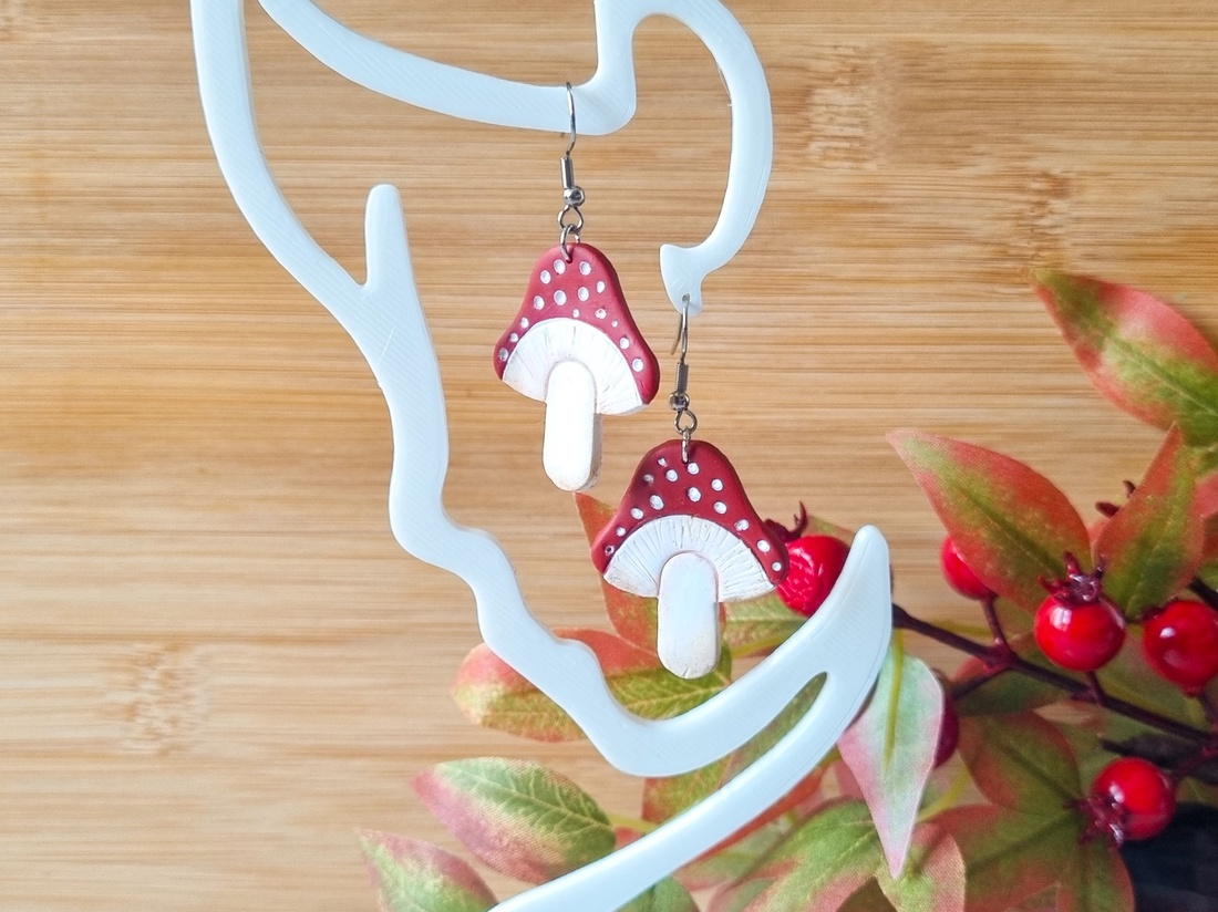 Cercei toamna ciupercute rosii, handmade din lut polimeric, stil cottagecore - bijuterii - cercei - cercei lungi - Artynos.ro
