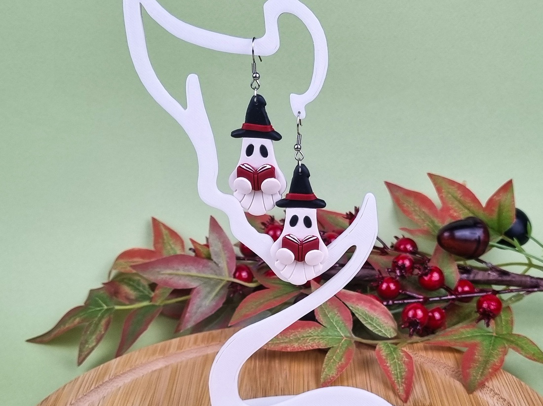 Cercei halloween fantome si carti, handmade din lut polimeric - bijuterii - cercei - cercei lungi - Artynos.ro