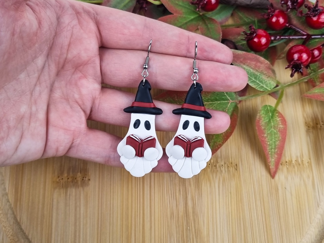 Cercei halloween fantome si carti, handmade din lut polimeric - bijuterii - cercei - cercei lungi - Artynos.ro