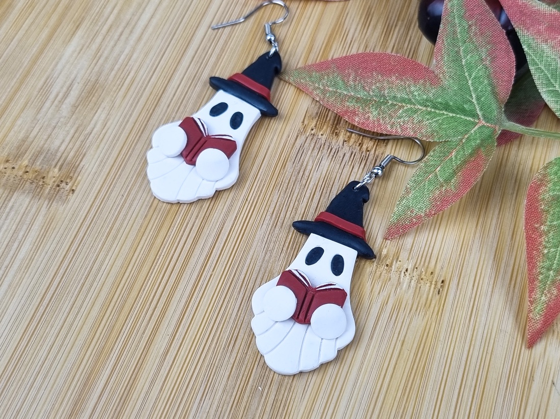 Cercei halloween fantome si carti, handmade din lut polimeric - bijuterii - cercei - cercei lungi - Artynos.ro