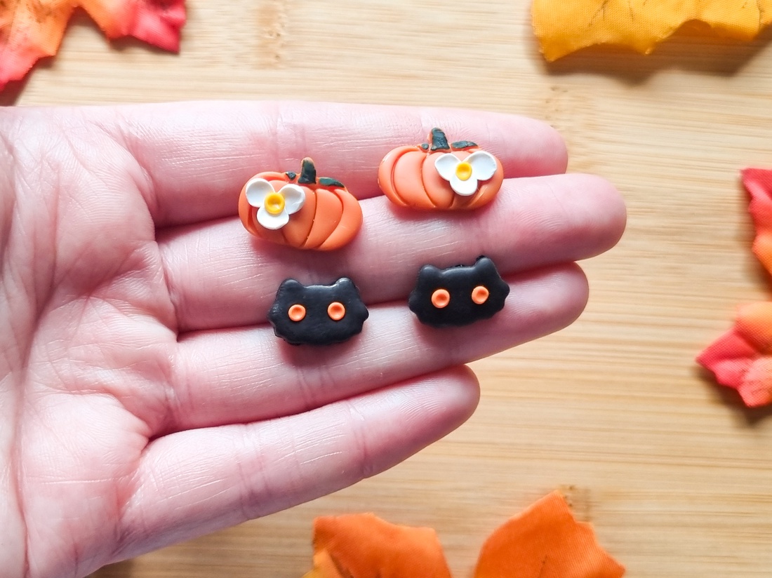 Set cercei Halloween cu dovleci si pisici negre, handmade din lut polimeric - bijuterii - cercei - cercei cu figurine - Artynos.ro