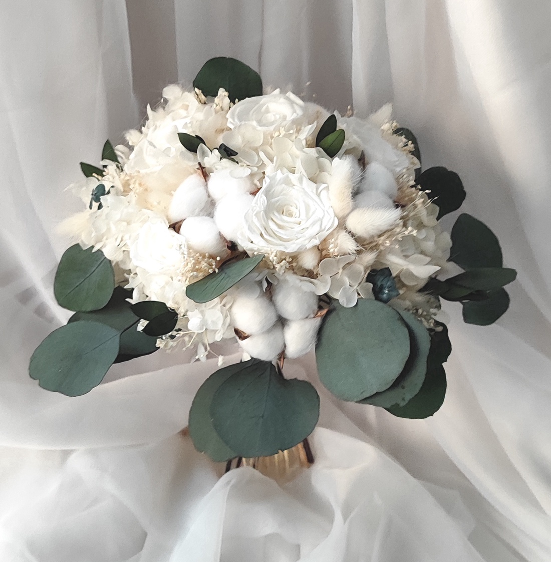 Buchet mireasa alb / verde realizat cu flori și plante criogenate / stabilizate - accesorii nuntă - buchet mireasă  - Artynos.ro