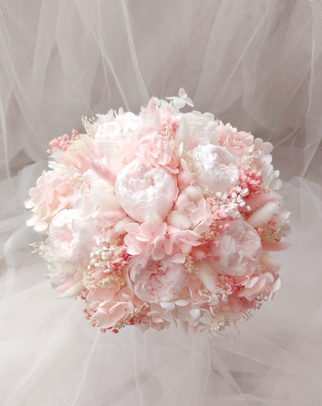 Buchet de mireasa cu bujori roz criogenati - accesorii nuntă - buchet mireasă  - Artynos.ro
