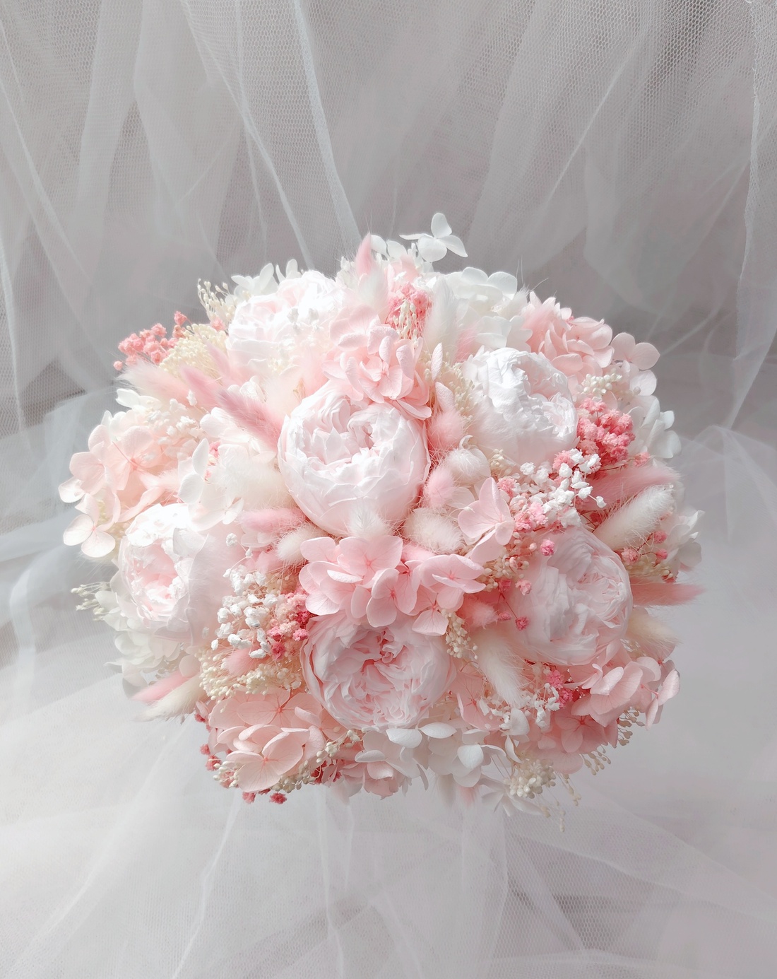 Buchet de mireasa cu bujori roz criogenati - accesorii nuntă - buchet mireasă  - Artynos.ro