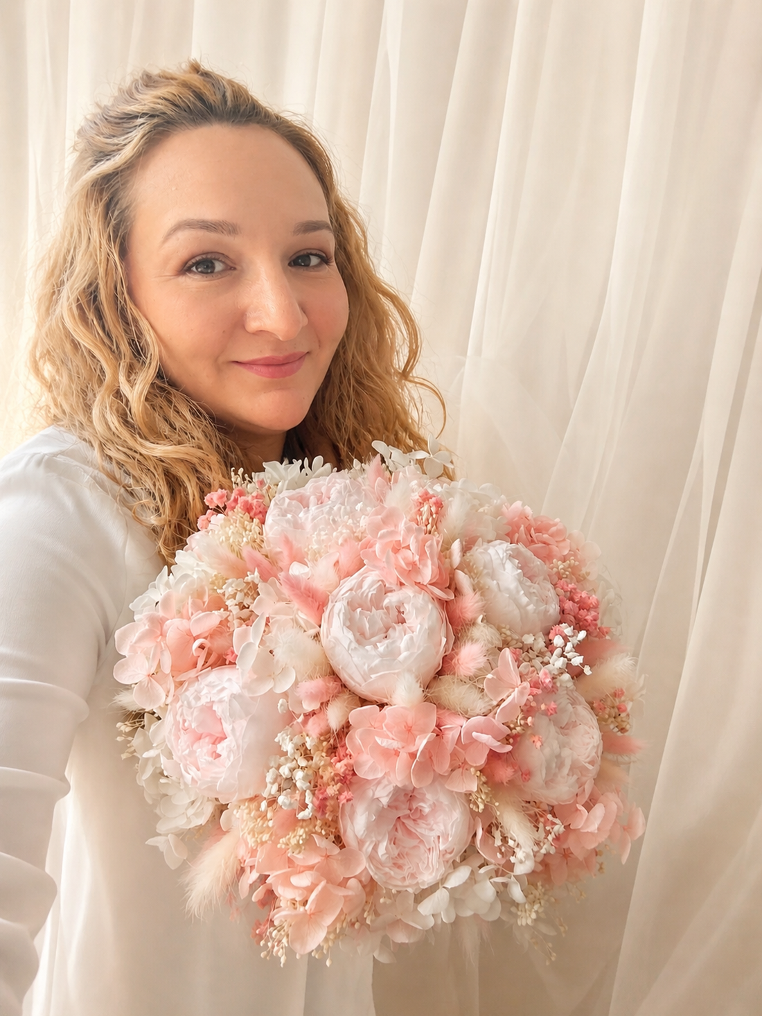 Buchet de mireasa cu bujori roz criogenati - accesorii nuntă - buchet mireasă  - Artynos.ro
