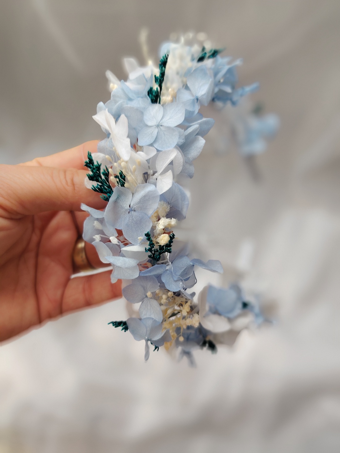Coronite din flori criogenate si stabilizate pentru premiere/festivitate scoala/nunta - accesorii nuntă - ornamente de păr de nuntă - coroană de cap mireasă - Artynos.ro