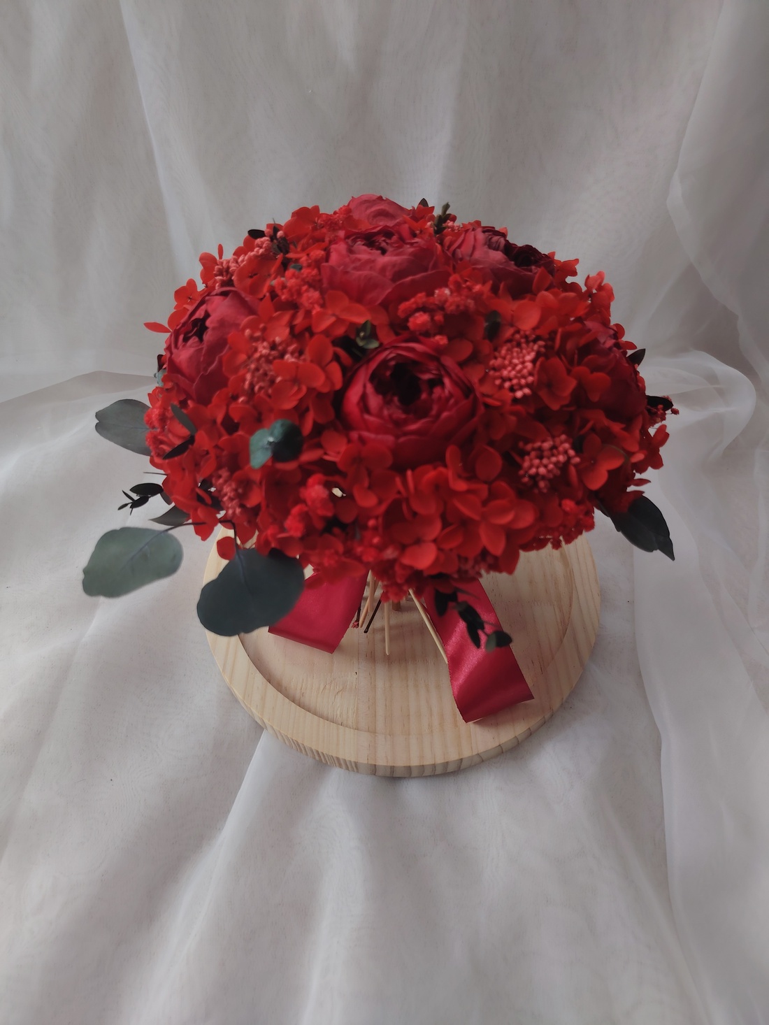 Buchet de mireasa cu bujori criogenati rosii/bordeaux/grena  - accesorii nuntă - buchet mireasă  - Artynos.ro