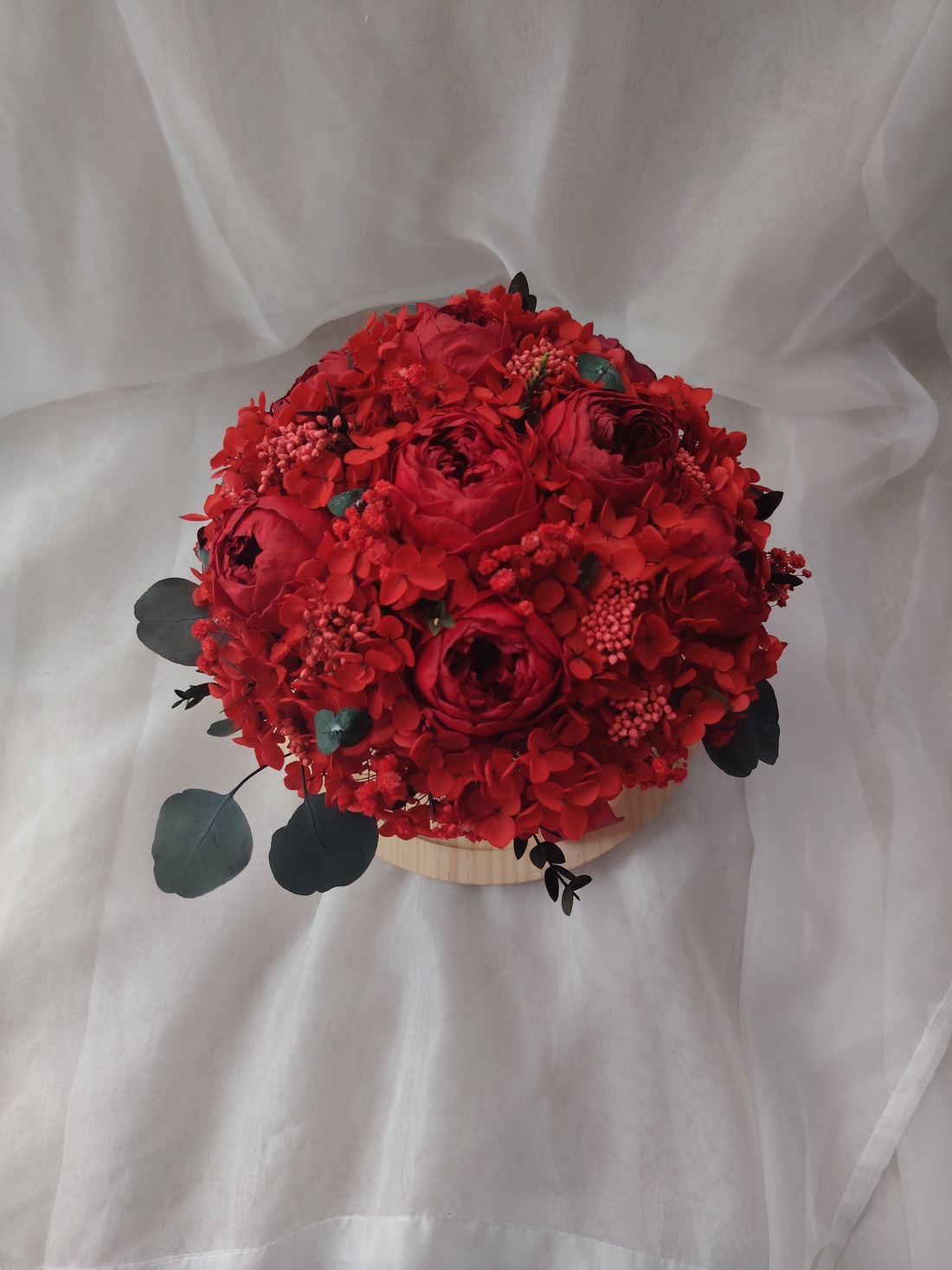 Buchet de mireasa cu bujori criogenati rosii/bordeaux/grena  - accesorii nuntă - buchet mireasă  - Artynos.ro