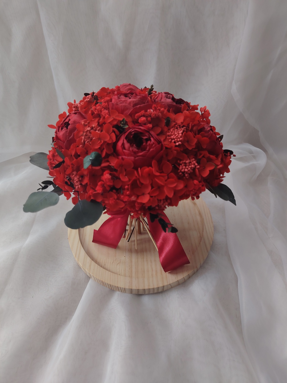 Buchet de mireasa cu bujori criogenati rosii/bordeaux/grena  - accesorii nuntă - buchet mireasă  - Artynos.ro