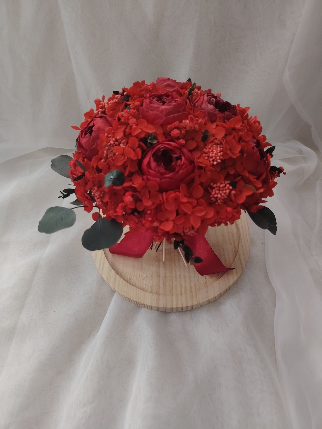 Buchet de mireasa cu bujori criogenati rosii/bordeaux/grena  - accesorii nuntă - buchet mireasă  - Artynos.ro