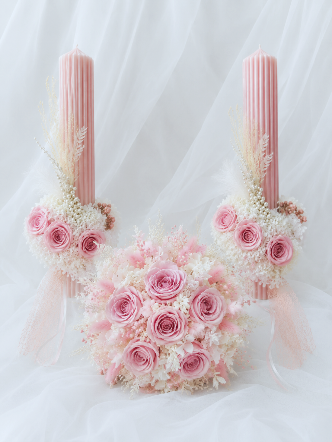 Set nunta-buchet de mireasa si lumânări,realizat cu trandafiri criogenati, hortensie, eucalypt și alte flori stabilizate - accesorii nuntă - buchet mireasă  - Artynos.ro