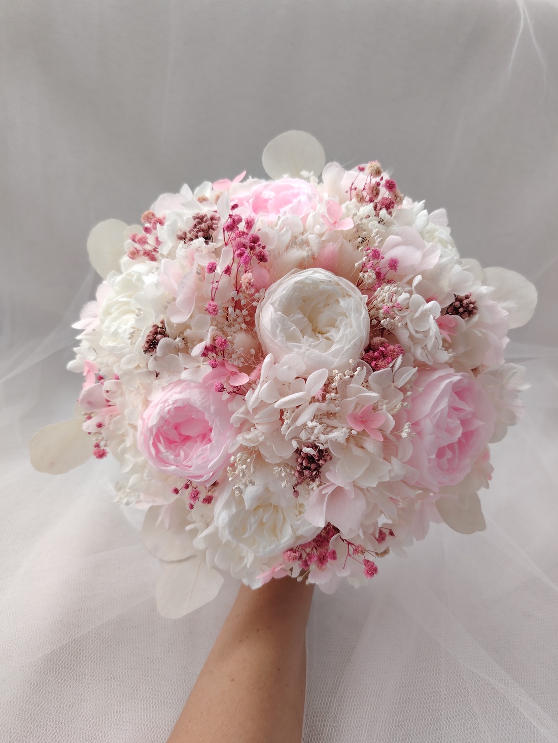 Buchet de mireasa cu bujori criogenati roz și alb - accesorii nuntă - buchet mireasă  - Artynos.ro