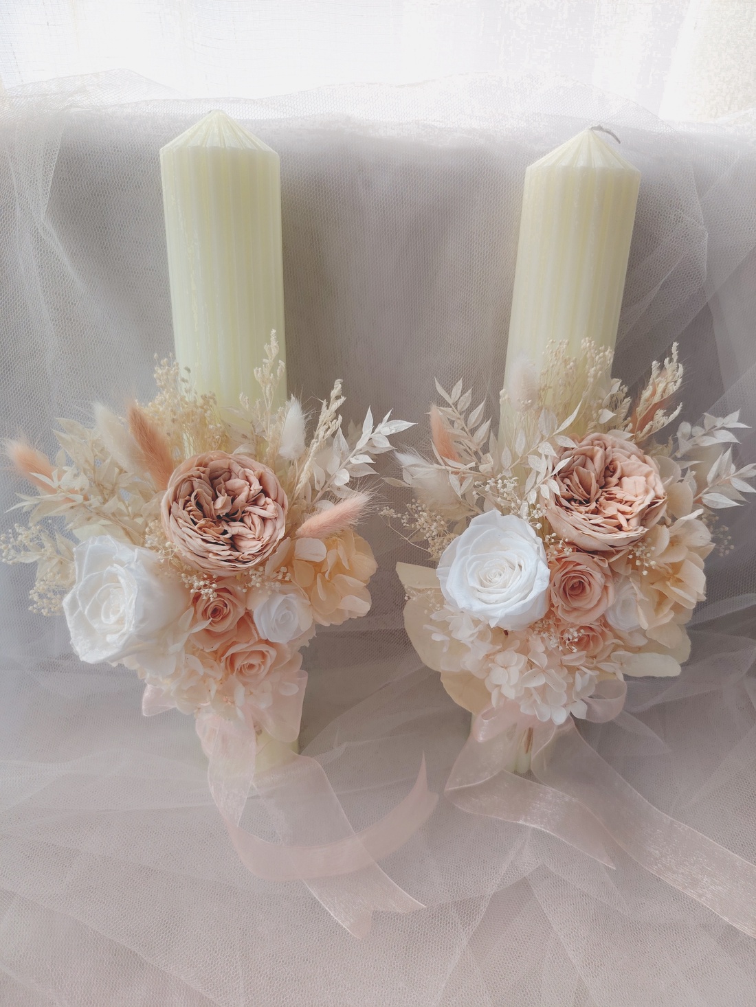 Set lumânări nunta alb / roz cu trandafiri și hortensie criogenata - accesorii nuntă - materiale decor pentru nuntă - lumânări de nuntă și suport lumânări - Artynos.ro