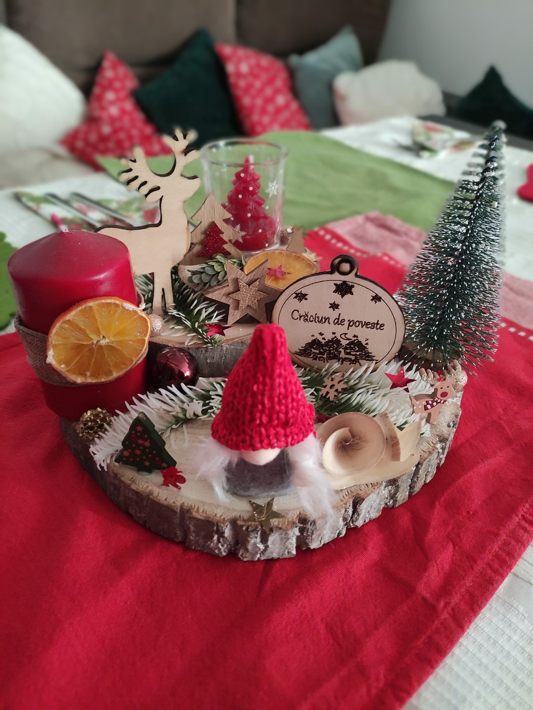 Aranjament, decorațiune felie de lemn pentru masa de Craciun, cadou pentru cei dragi.  - crăciun - decorațiuni de crăciun de casă - decor pentru masă de crăciun - Artynos.ro