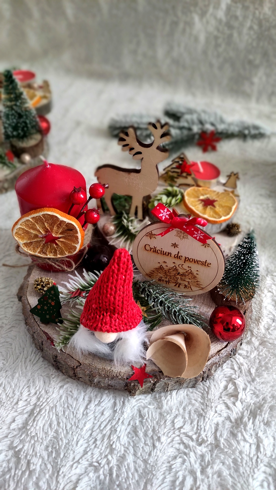 Aranjament, decorațiune felie de lemn pentru masa de Craciun, cadou pentru cei dragi.  - crăciun - decorațiuni de crăciun de casă - decor pentru masă de crăciun - Artynos.ro