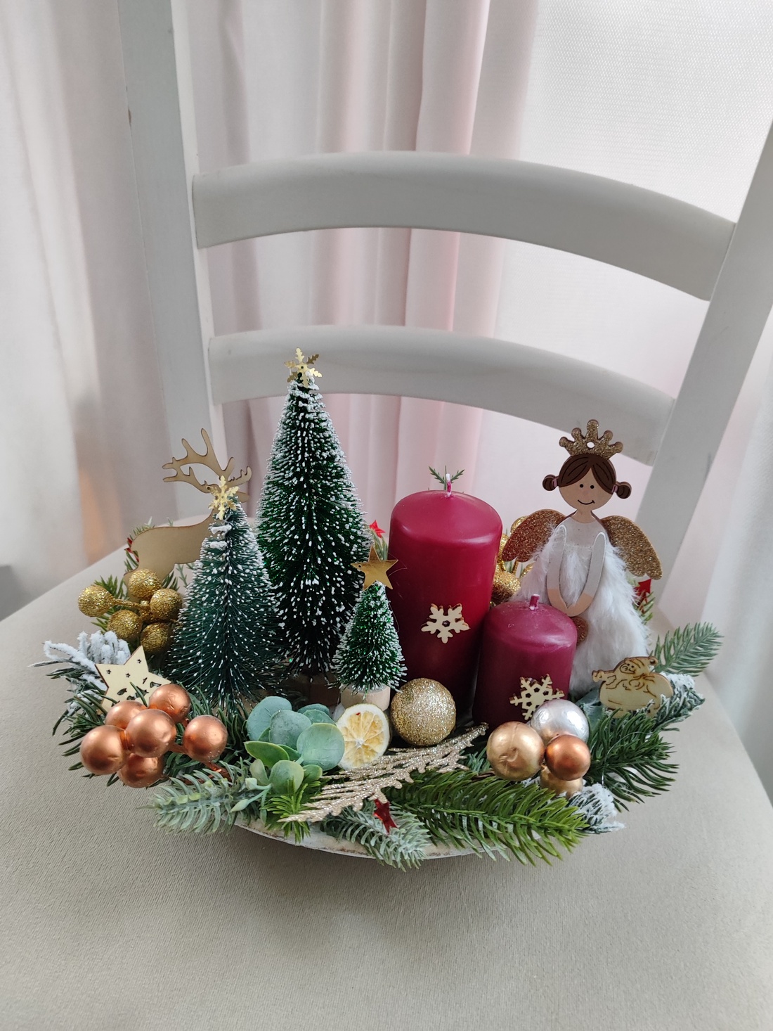 Aranjament, decorațiune  cu lumânări pentru masa de Craciun, cadou pentru cei dragi - crăciun - decorațiuni de crăciun de casă - decor pentru masă de crăciun - Artynos.ro