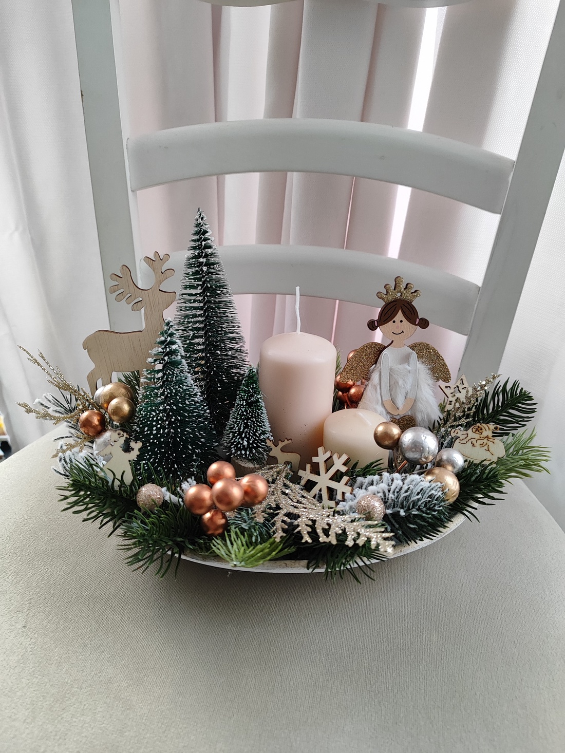 Aranjament, decorațiune  cu lumânări pentru masa de Craciun, cadou pentru cei dragi - crăciun - decorațiuni de crăciun de casă - decor pentru masă de crăciun - Artynos.ro