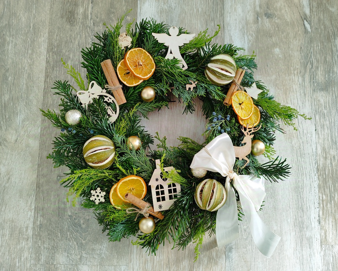 Coroniță de Craciun din brad natural și accesorii specifice pentru decorul usii - crăciun - decorațiuni de crăciun de casă - decor pentru masă de crăciun - Artynos.ro