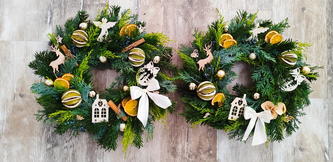 Coroniță de Craciun din brad natural și accesorii specifice pentru decorul usii - crăciun - decorațiuni de crăciun de casă - decor pentru masă de crăciun - Artynos.ro