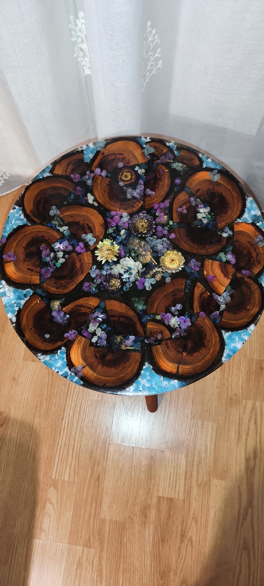 Măsuță handmade cu pietre fluorescente (Glow in the Dark) - casă & stil de viață - mobilier artizanal - mese - Artynos.ro