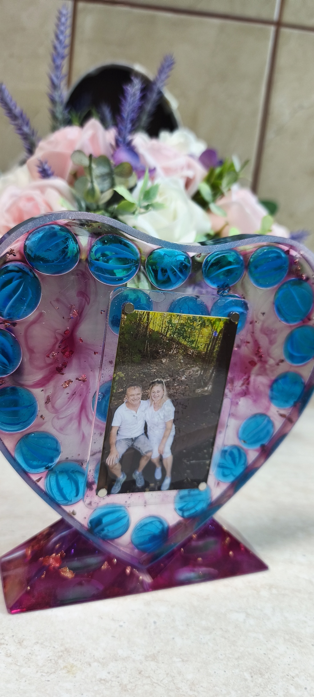 Decorațiune inimă din rășină personalizată cu fotografie Cadou unicat handmade - casă & stil de viață - decorațiuni de casă - decorațiuni de masă și rafturi - sticle ornamentale - Artynos.ro