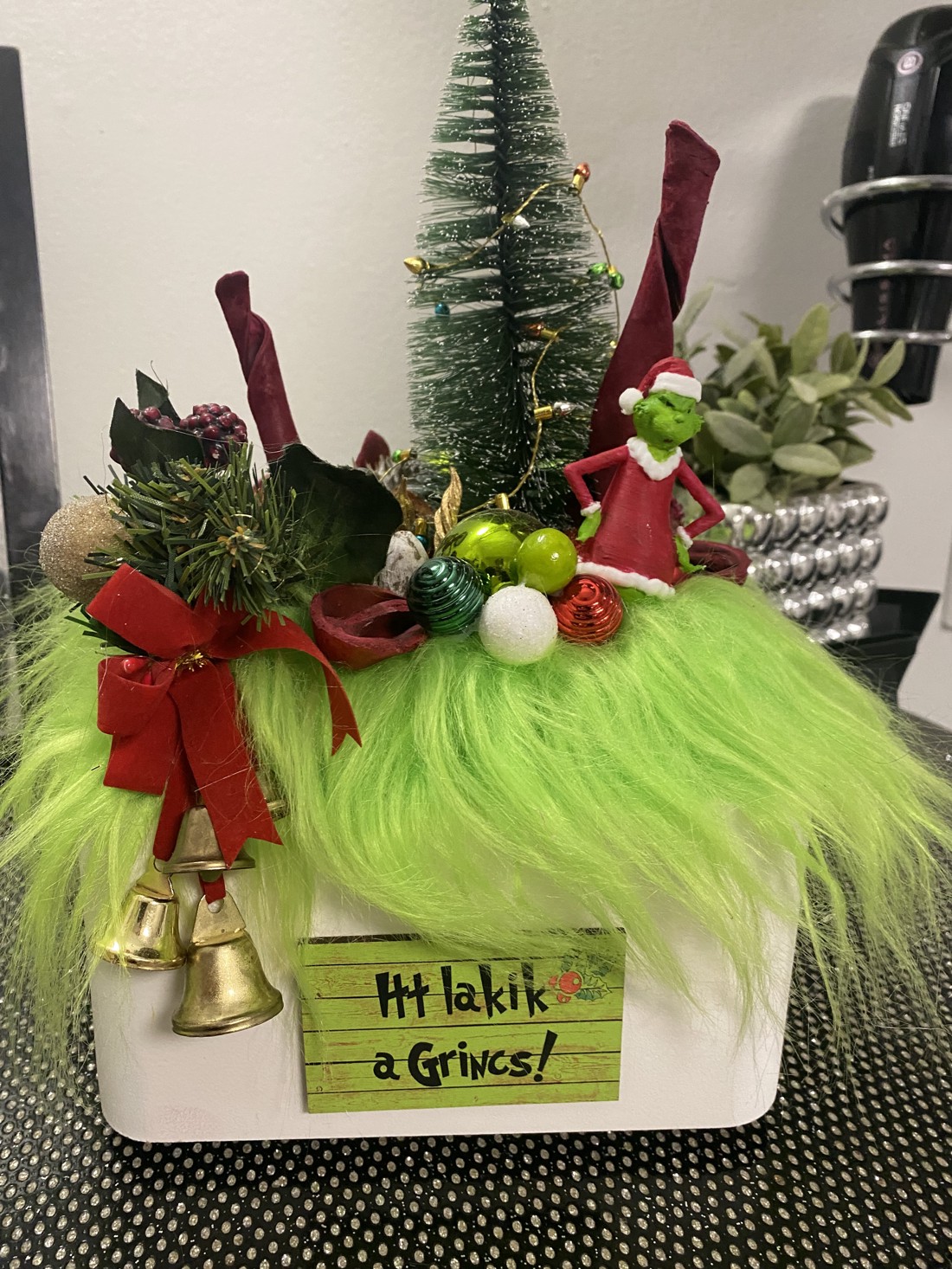 Masa de Crăciun Grinch dis - - Artynos.ro Masa de Crăciun Grinch dis - - Artynos.ro