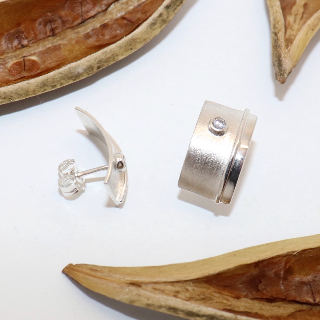 Pereche de cercei pentru femei din argint cu pietre de zirconiu cubic (EF.192) - - Artynos.ro Pereche de cercei pentru femei din argint cu pietre de zirconiu cubic (EF.192) - - Artynos.ro