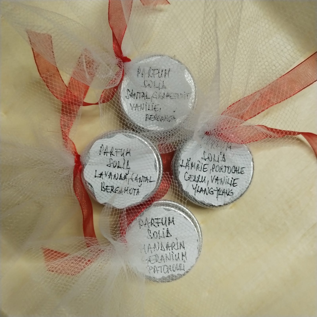 PARFUM SOLID 100% NATURAL CU ULEIURI ESENȚIALE - casă & stil de viață - accesorii de baie - sticlă de parfum - Artynos.ro
