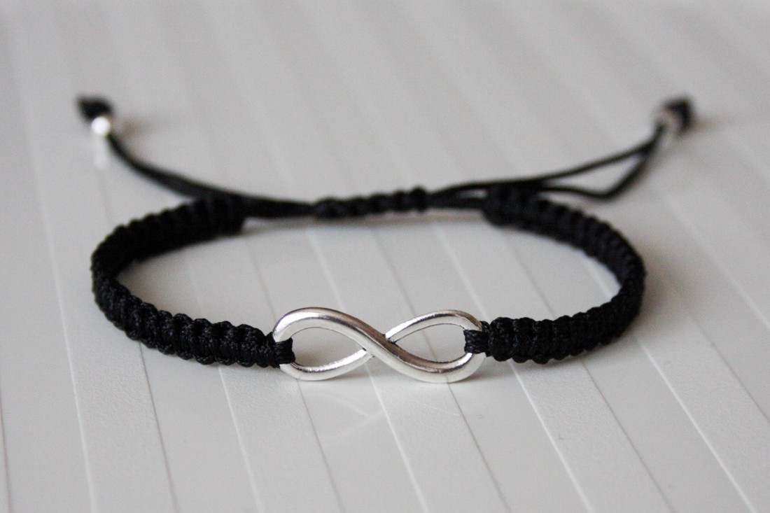 Brățară macramé împletită - Infinite black - - Artynos.ro Brățară macramé împletită - Infinite black - - Artynos.ro