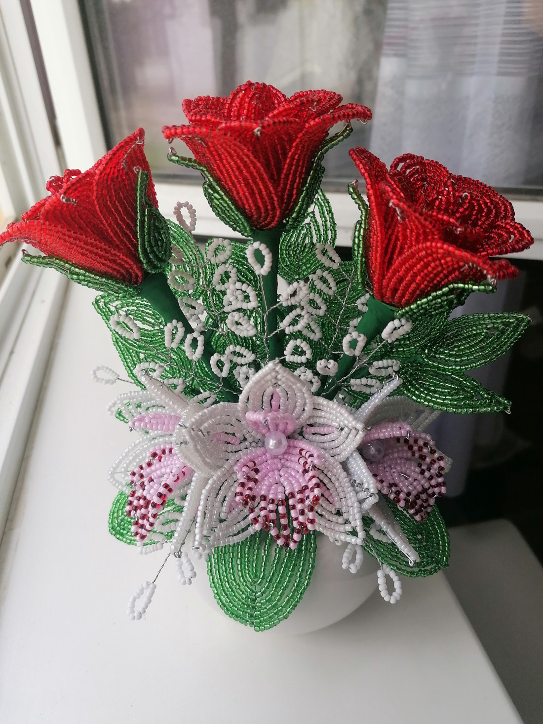 Trandafir de perle cu orhidee - casă & stil de viață - accesorii pentru decorat casa - suport de flori - buchete de flori - Artynos.ro