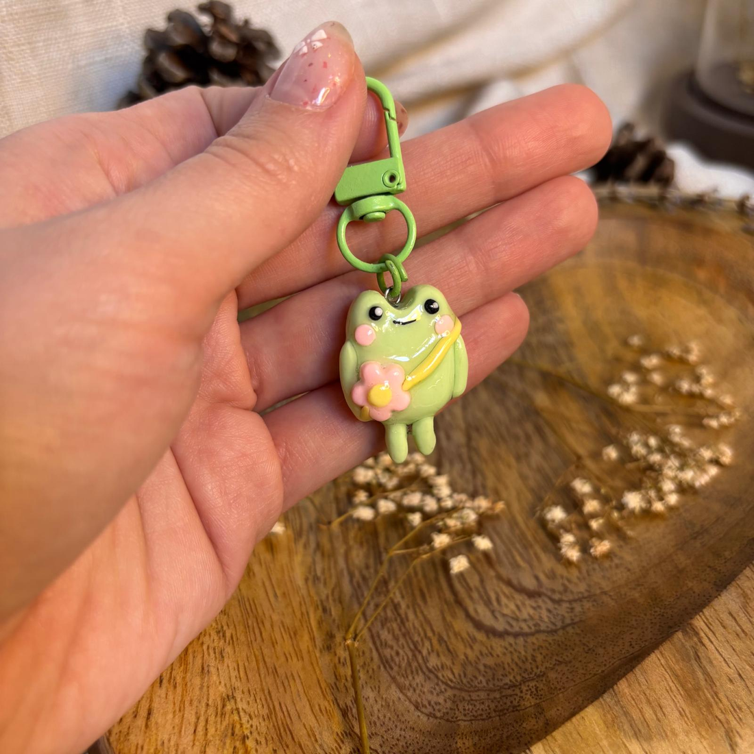 Breloc Broscuta - genți și portofele - accesorii genți - breloc - Artynos.ro