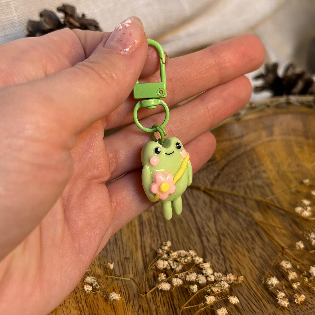 Breloc Broscuta - genți și portofele - accesorii genți - breloc - Artynos.ro